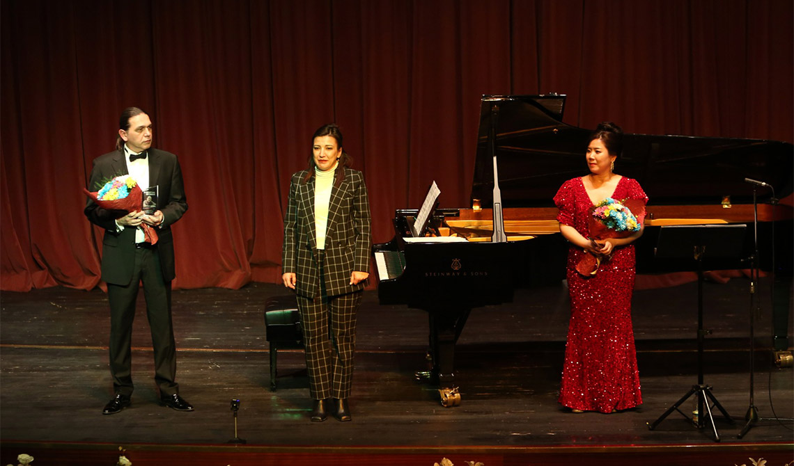 Koreli ünlü şan sanatçısı Sunah Moon sesiyle büyüledi