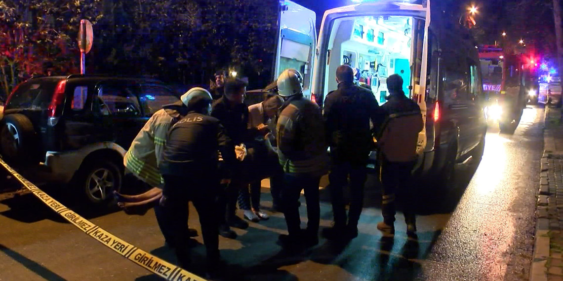 Kadıköy'de 10 katlı binada yangın; 4 kişi hastaneye kaldırıldı