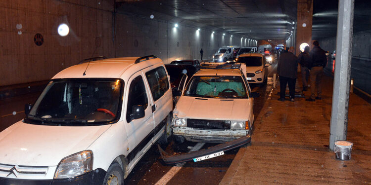 Kahramanmaraş'ta 7 ayrı kazada 18 araç birbirine girdi