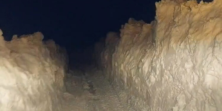 Karlıova'da kar kalınlığı 4 metreyi geçti