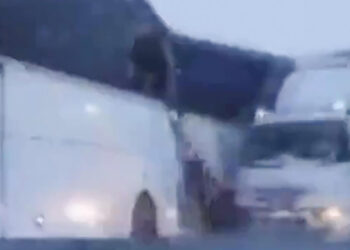 Kars'ta 2 otobüs ve 1 TIR kaza yaptı: 2 ölü, 8 yaralı