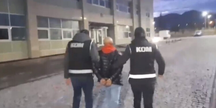 Kırmızı bültenle aranan 42 kişi yakalandı