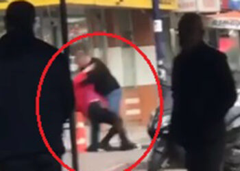 Kız kardeşi olduğu iddia edilen kadını sokakta dövdü
