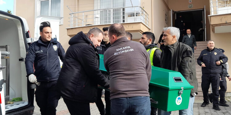 Komiser, eşini ve kızını öldürüp intihar etti