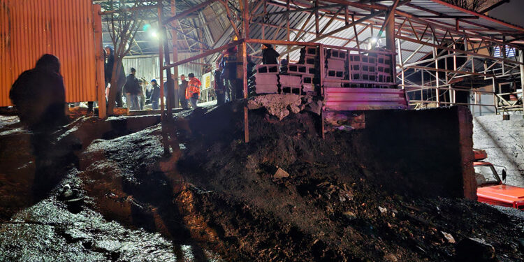 Kömür ocağında göçük; 11 saat sonra kurtarıldılar