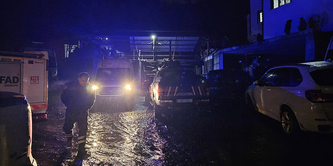 Kömür ocağında göçük; 11 saat sonra kurtarıldılar