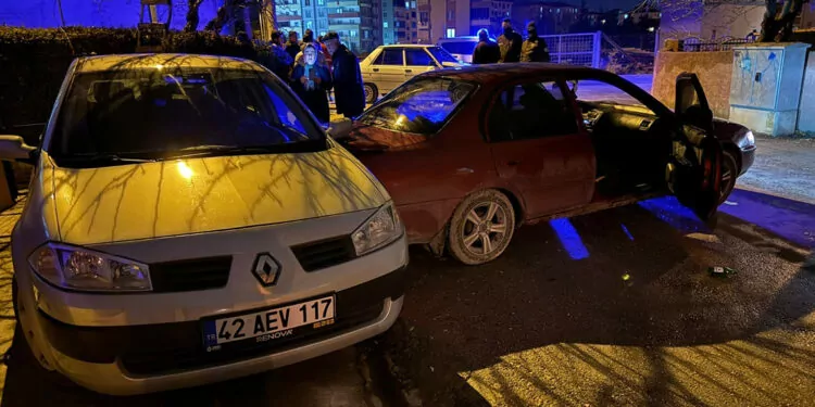Konya'da iki otomobil kavşakta çarpıştı: 9 yaralı