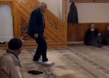 Kur'an-ı Kerim'e ayağı ile basan kişi gözaltına alındı