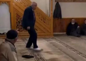 Kur'an-ı kerim'e ayağı ile basan kişi gözaltına alındı