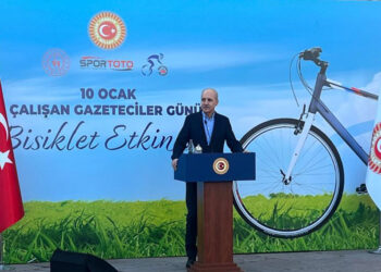 Kurtulmuş'tan gazetecilere yeşil pasaport açıklaması