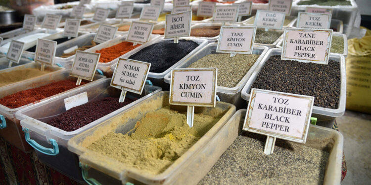 Kuru yemiş ve baharat tezgahında 'kanser' riski