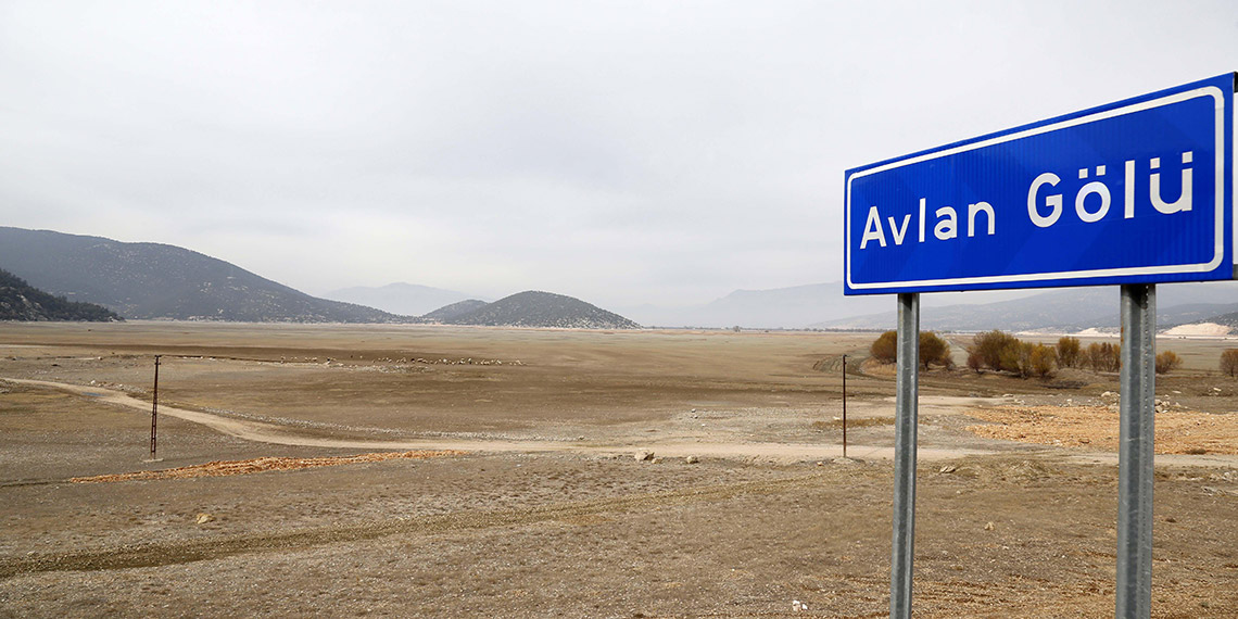 Kuruyan Avlan Gölü'nde sevindiren yağış