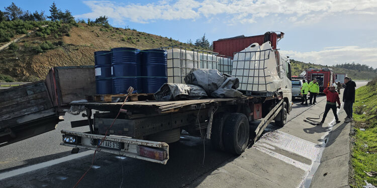 Kuzey Marmara Otoyolu'ndaki kazada kimyasal tedirginliği