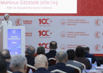 Masa başında olan il müdürü istemiyorum