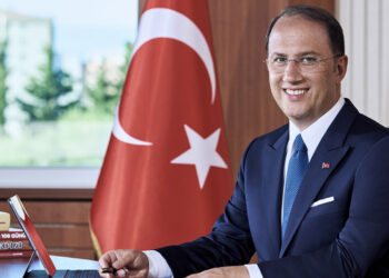 Mehmet Murat Çalık, yeniden Beylikdüzü'ne aday gösterildi