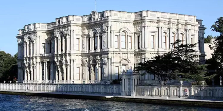 Milli Saraylar 2023'te 7 milyon 261 bin turisti ağırladı