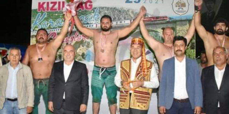Milli güreşçi 'altın kemer' davasını kazandı