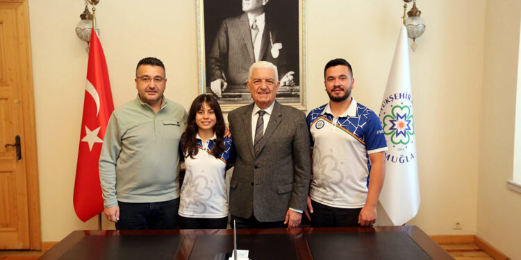 Muğlalı okçu Hazal Burun'dan Avrupa ve Dünya rekoru