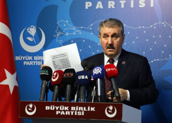 Ne ay yıldızlı, ne de tevhit bayrağımızdan vazgeçeriz