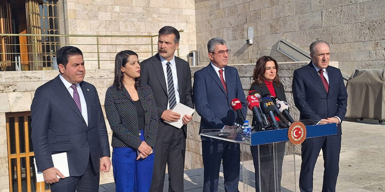 Numan Kurtulmuş, 8 muhalefet partiyi kabul etti