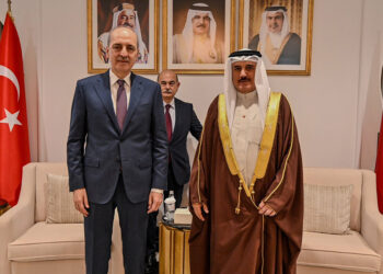 Numan Kurtulmuş Bahreyn’de mevkidaşı ile görüştü