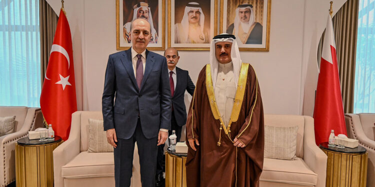 Numan Kurtulmuş Bahreyn’de mevkidaşı ile görüştü