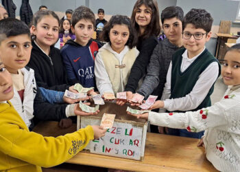 Ortaokul öğrencileri, harçlıklarını Filistin'e gönderdi