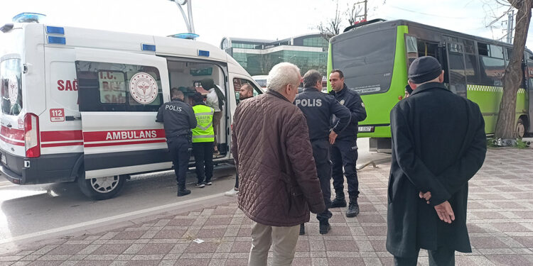 Özel halk otobüsü belediye otobüsüne çarptı: 6 yaralı