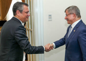 Özgür Özel Ahmet Davutoğlu ile görüştü