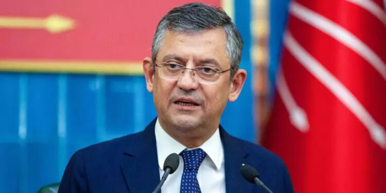 Özgür Özel, Fatih Camisi'nin imamı ile görüştü