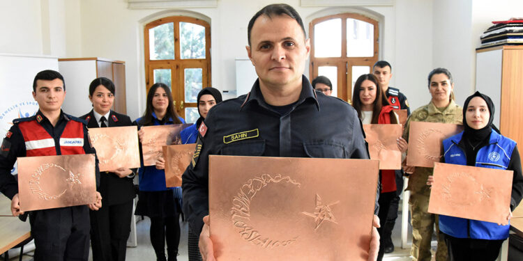 Pençe Kilit şehitlerinin isimleri rölyeflere şlendi