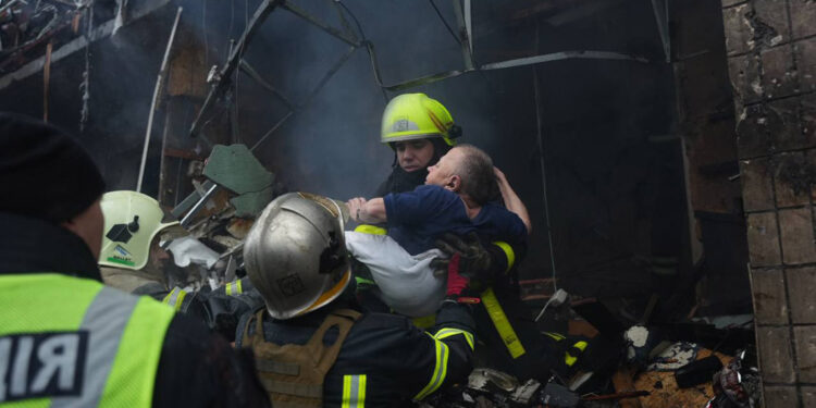 Rusya, Kiev ve Harkiv'i vurdu