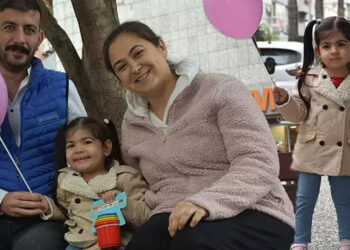 SMA hastası Azra, tedaviden sonra desteksiz yürümeye başladı