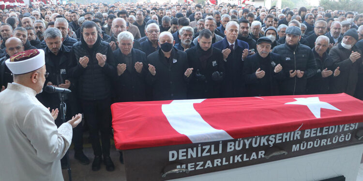 Samos Adası'nda cesedi bulunan iş insanı, defnedildi