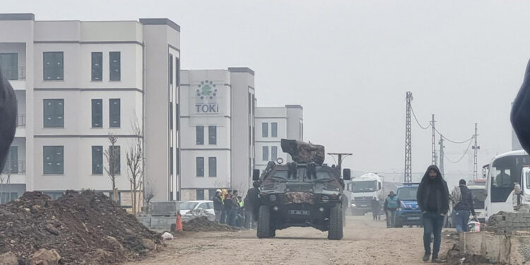 Şantiyede kamyon altında kalan usta öldü