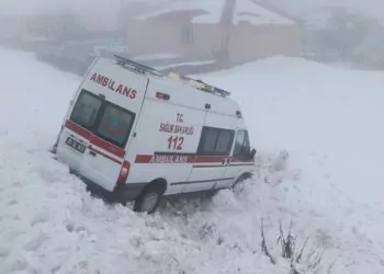 Şarampole düşen ambulanstaki 6 kişi yaralandı