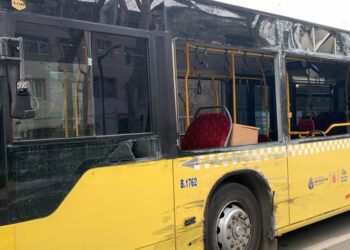 Sarıyer'de İETT otobüsü ile kamyonet çarpıştı; 2 yaralı