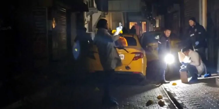 Sarıyer'de müzikholde silahlı çatışma: 2'si polis 5 yaralı