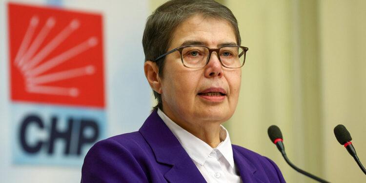 Şehir hastaneleri kamuya devredilmeli