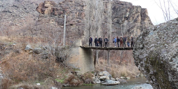 'Sırat Köprüsü'nden kurtulmak istiyorlar