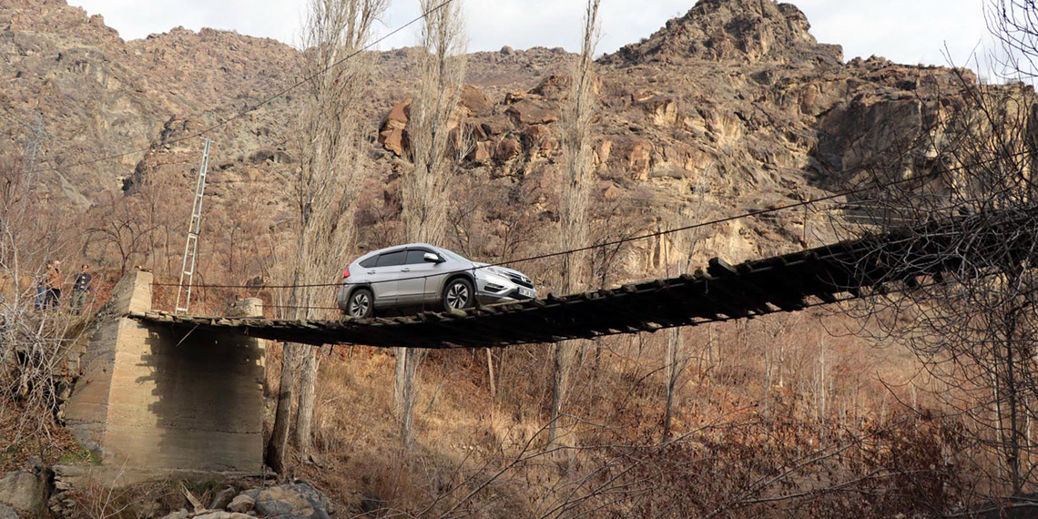 'Sırat Köprüsü'nden kurtulmak istiyorlar