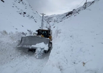Şırnak'ta 12 köy ve 8 mezraya ulaşım sağlanamıyor