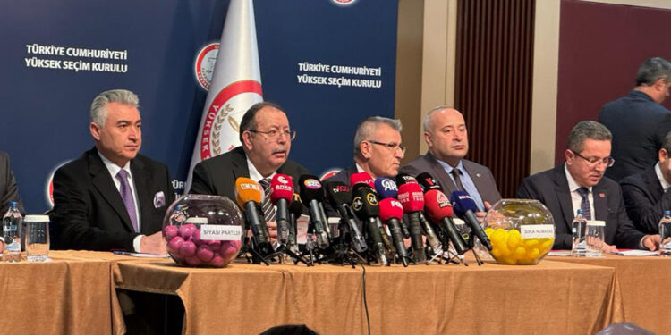 Siyasi partilerin oy pusulasındaki yeri belli oldu