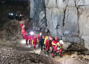 Slovenya'da mağarada mahsur kalan 5 kişi kurtarıldı