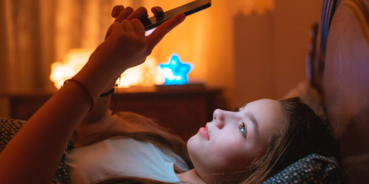 Sosyal medyanın aşırı kullanımı öz saygıyı olumsuz etkiliyor