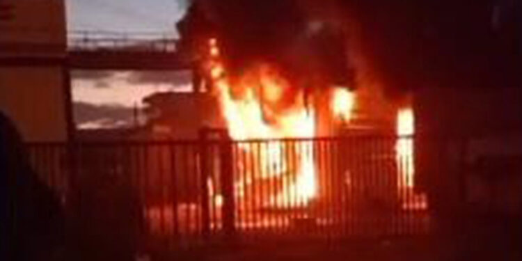 Sultanbeyli'de işçilerin kaldığı konteynerda yangın: 3 ölü