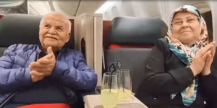 THY uçağında Gezeravcı ailesini gururlandıran anons