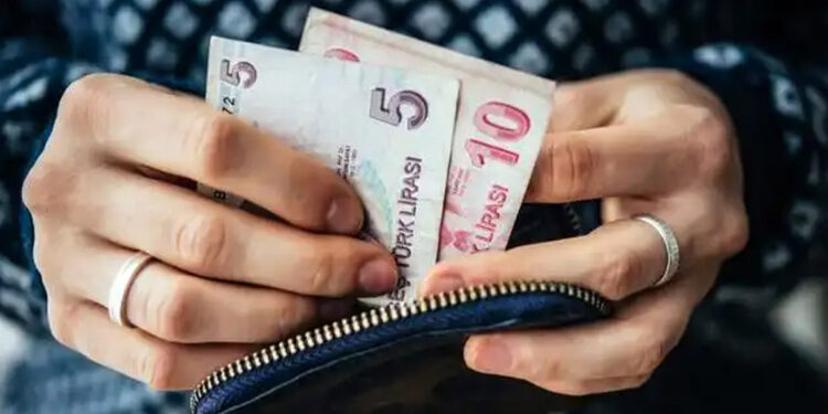 TÜİK: 2023'te yoksulluk 0,5 puan azaldı