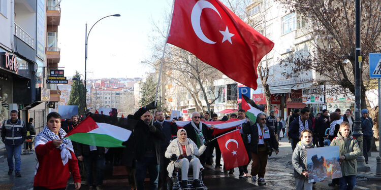 Tekirdağ'da şehitler ve Filistin için yürüyüş düzenlendi