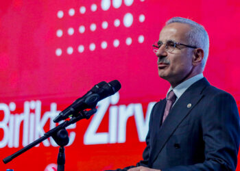Türkiye'nin hava sahasından 15 saniyede bir uçak geçti
